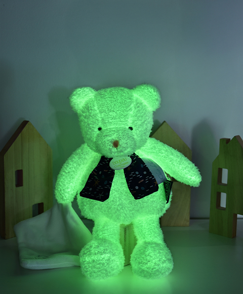Peluche urso que brilha no escuro com lenço - 28 cm - Luar