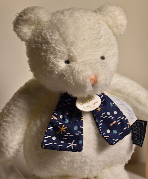 Peluche urso que brilha no escuro com lenço - 28 cm - Luar