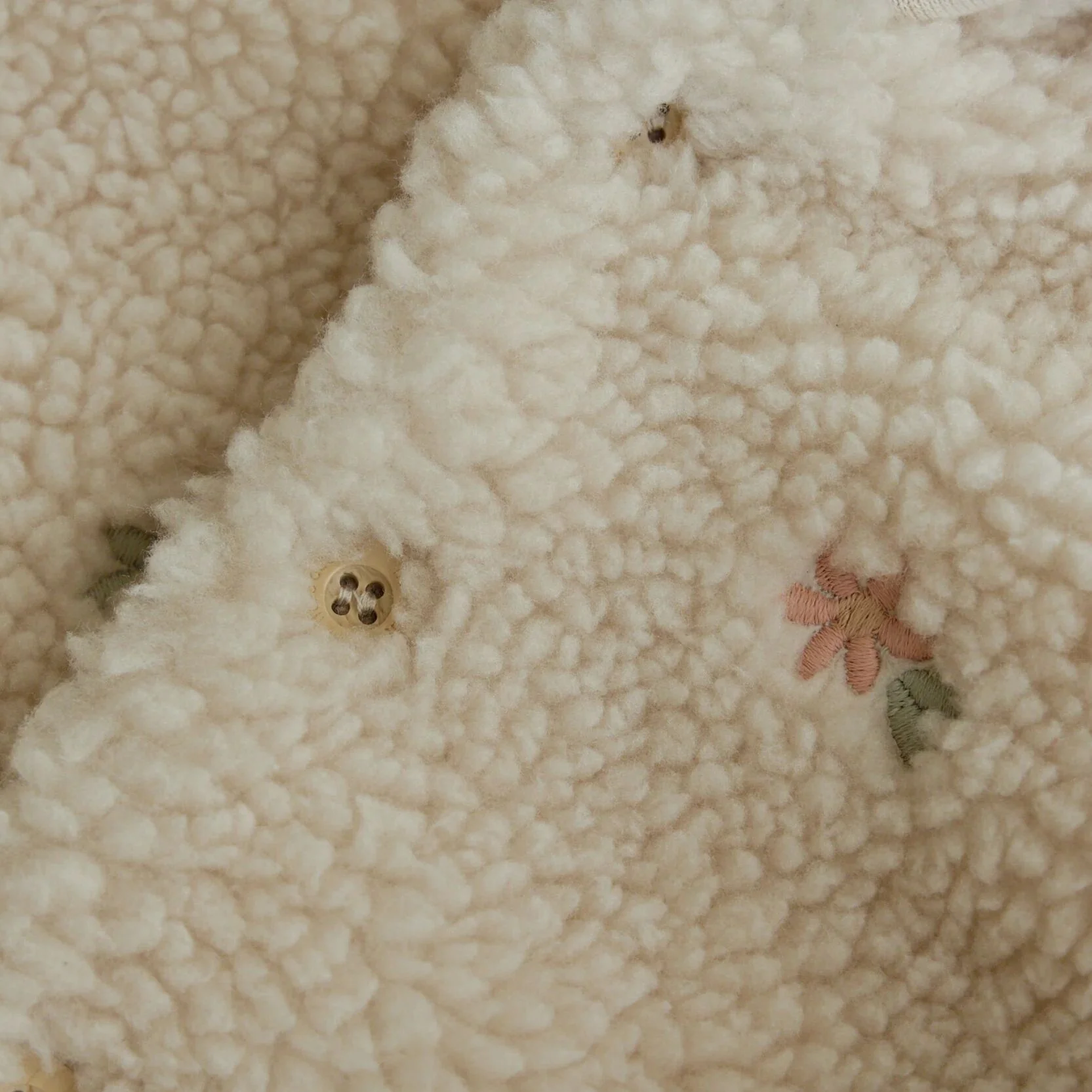 Casaco - Teddy com Estampa de Flores na Areia